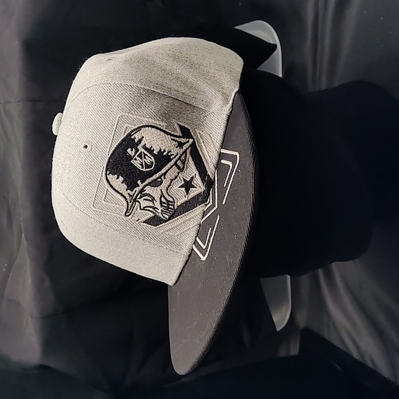 Source Unknown Other - New black and gray metal mulisha snap back baseball caps